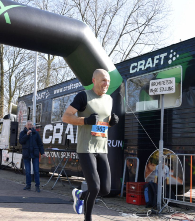 “小飞侠”罗本：足坛名宿，跑圈新人