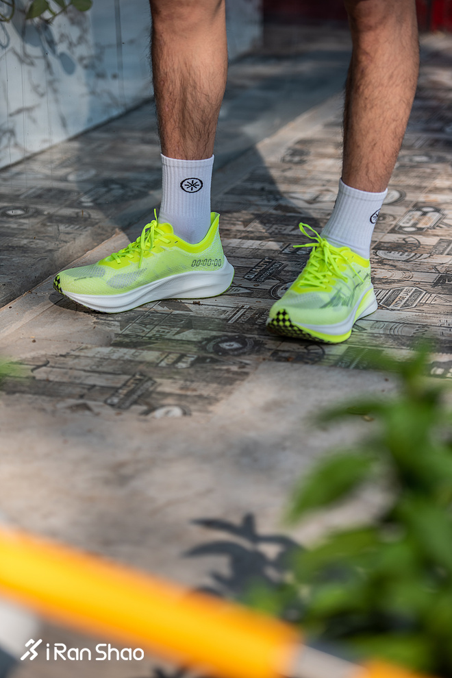 鸿星尔克极风SP 盲入第一双马拉松跑鞋