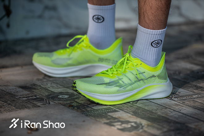 鸿星尔克极风SP 盲入第一双马拉松跑鞋