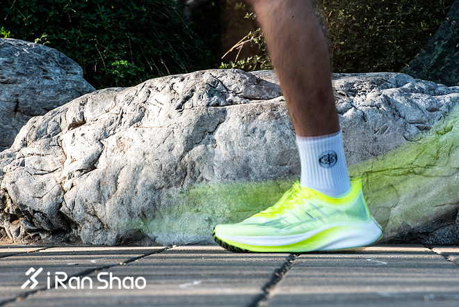 鸿星尔克极风SP 盲入第一双马拉松跑鞋