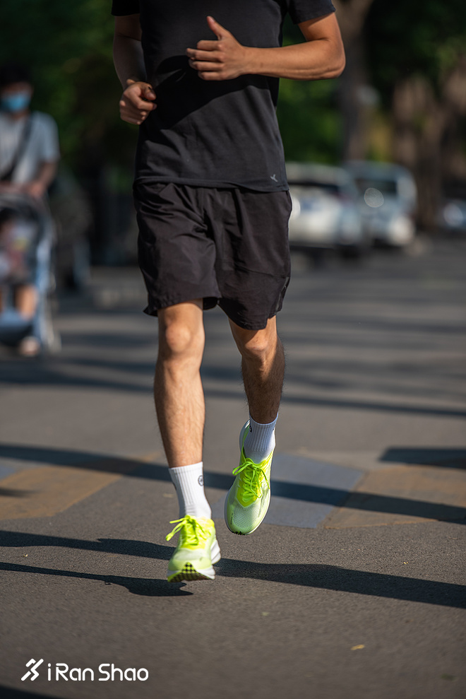 鸿星尔克极风SP 盲入第一双马拉松跑鞋