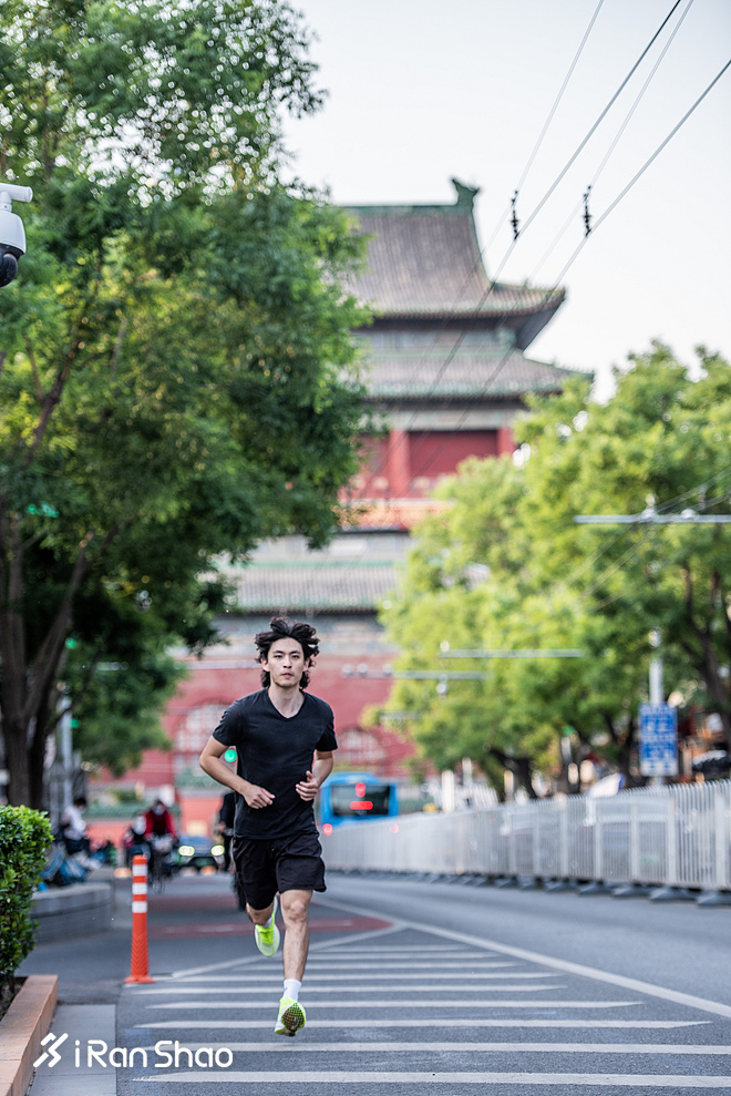 鸿星尔克极风SP 盲入第一双马拉松跑鞋