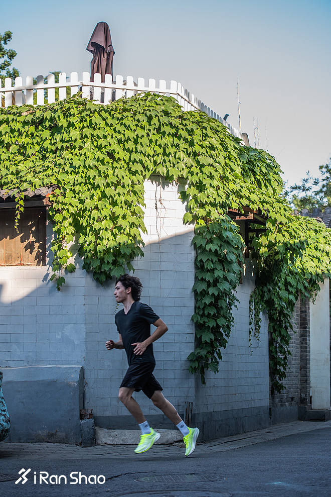 鸿星尔克极风SP 盲入第一双马拉松跑鞋