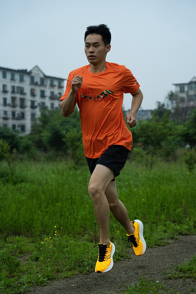 Saucony Tempus坦途，一双轻盈与稳定兼容的跑鞋是什么样子？