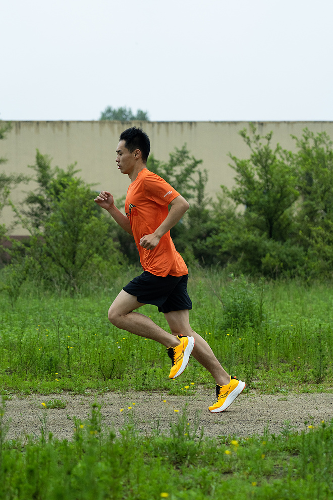 Saucony Tempus坦途，一双轻盈与稳定兼容的跑鞋是什么样子？