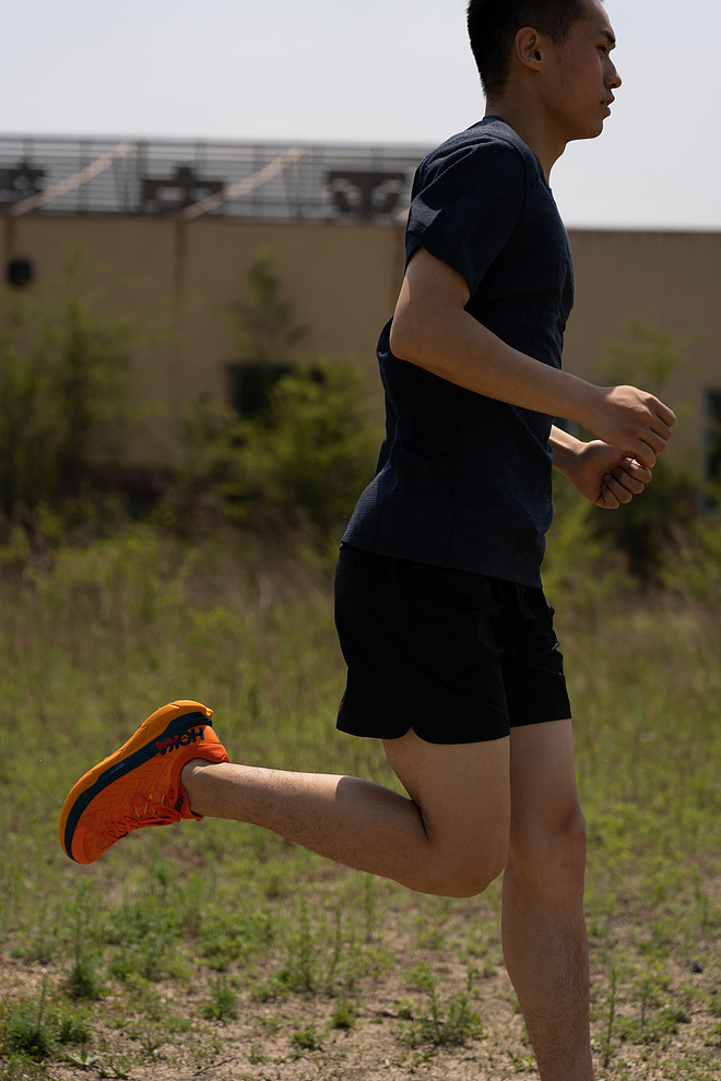 HOKA ONE ONE Tecton X 今天越野跑鞋也有碳板了