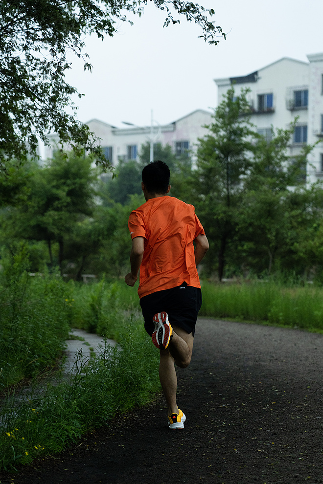 Saucony Tempus坦途，一双轻盈与稳定兼容的跑鞋是什么样子？