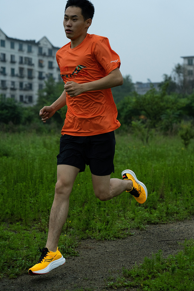 Saucony Tempus坦途，一双轻盈与稳定兼容的跑鞋是什么样子？