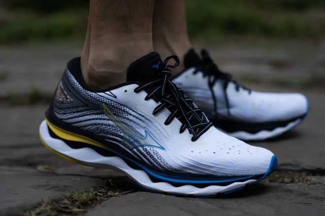 跑鞋可不能选错，不然容易崴断脚