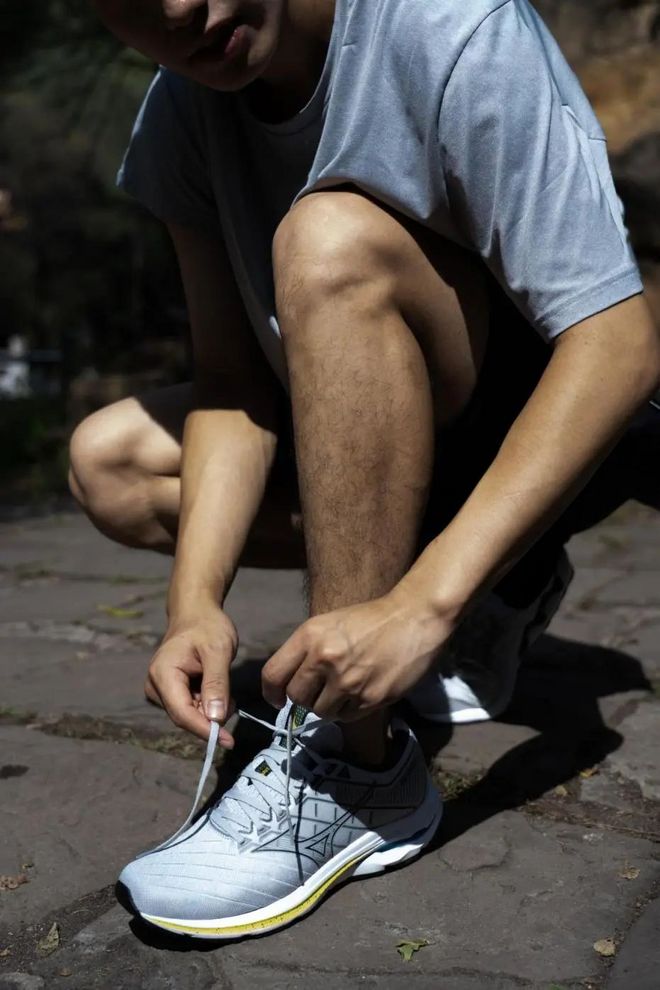 跑鞋可不能选错，不然容易崴断脚