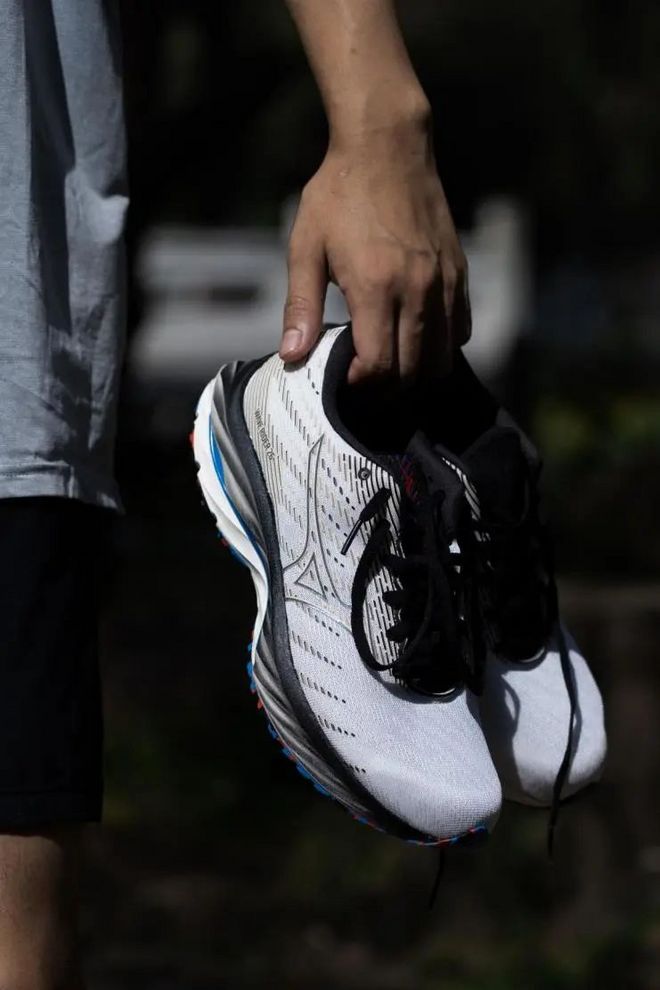 跑鞋可不能选错，不然容易崴断脚