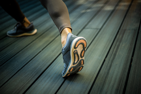 除了稳，这双运动鞋还有什么特征让我们沉浸在训练里