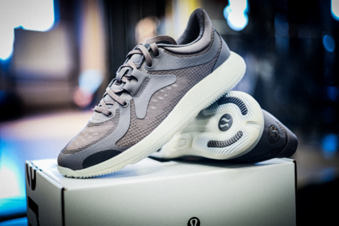 除了稳，这双运动鞋还有什么特征让我们沉浸在训练里