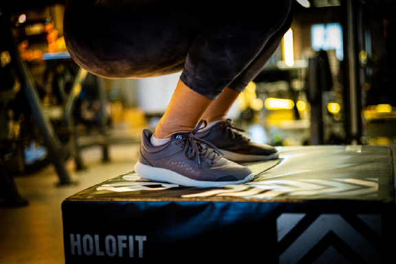 除了稳，这双运动鞋还有什么特征让我们沉浸在训练里