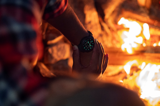 Garmin佳明发布本能·跨界Instinct Crosssover太阳能指针式智能手表 本能不设限，跨界又何妨