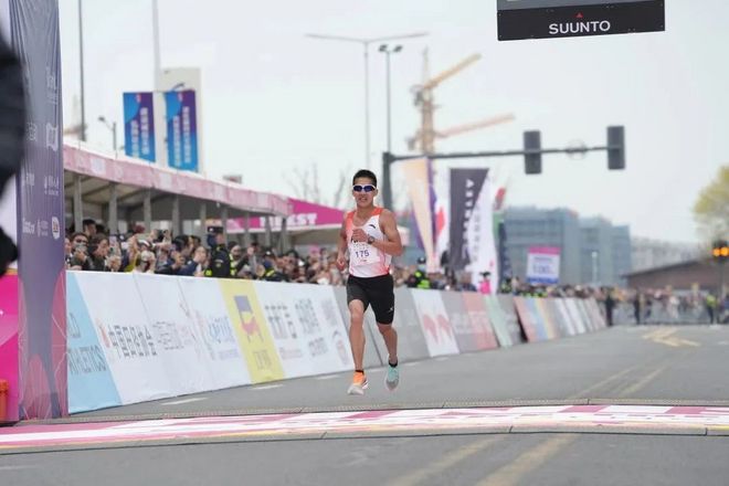 炸裂的马拉松周末，破纪录，拿奥标，冲PB