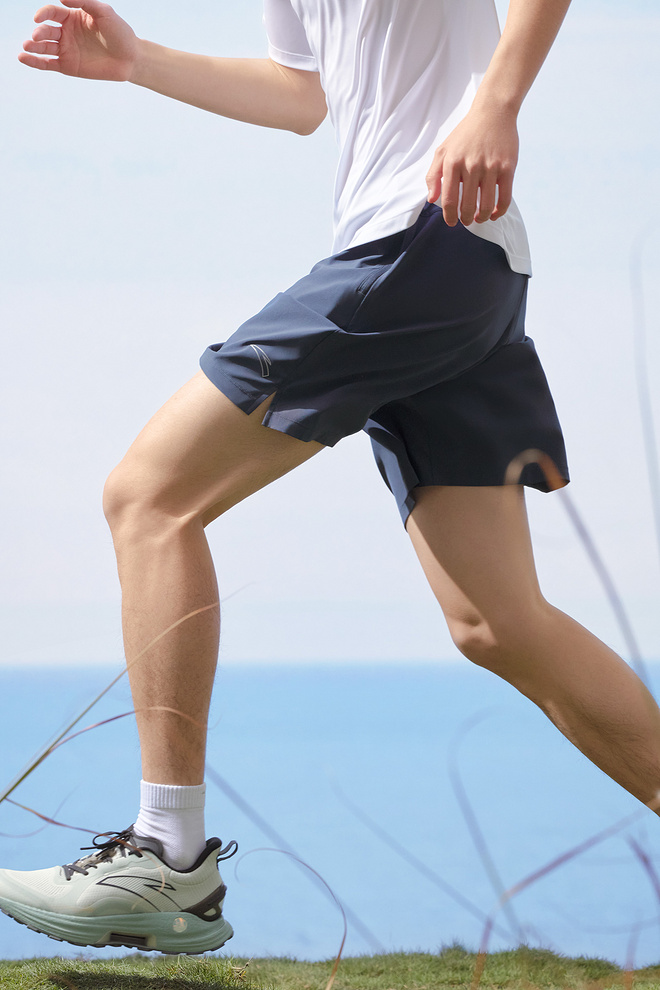 国民运动品牌安踏2023年全新推出速干系列