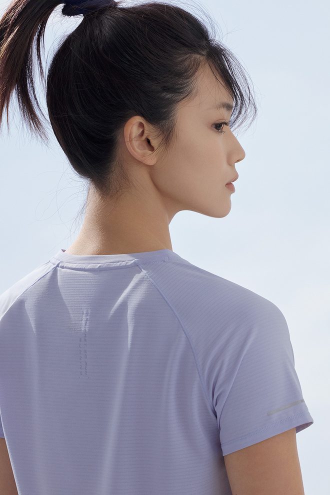 国民运动品牌安踏2023年全新推出速干系列