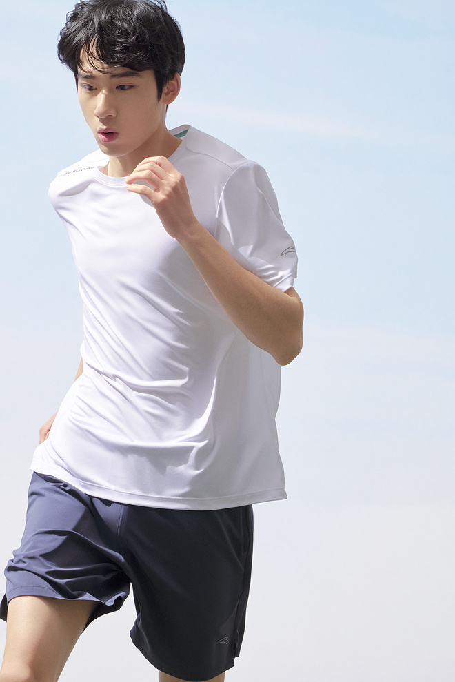 国民运动品牌安踏2023年全新推出速干系列