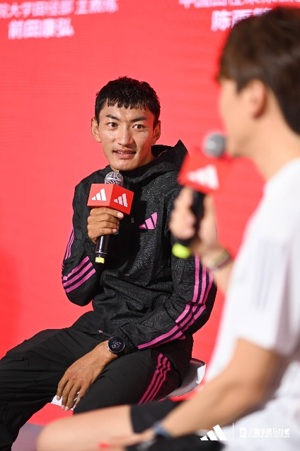 目标冠军！顶尖跑者现身阿迪达斯上海半马展示会——让跑步成为沟通世界的共同语言