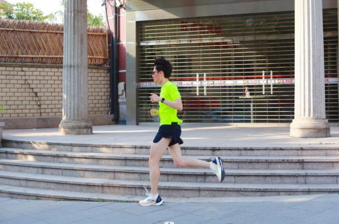 燃烧 GEAR｜缓震提升 ，安踏冠军跑鞋的更新