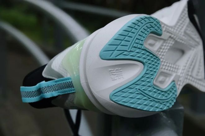 燃烧GEAR ｜ 騛速 4.0 ，特步缓震的摇摆