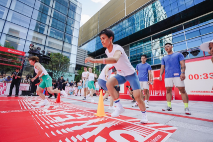 lululemon品牌大使周冠宇在沪助阵“夏日乐挑战”，全国七强晋级深圳总决赛