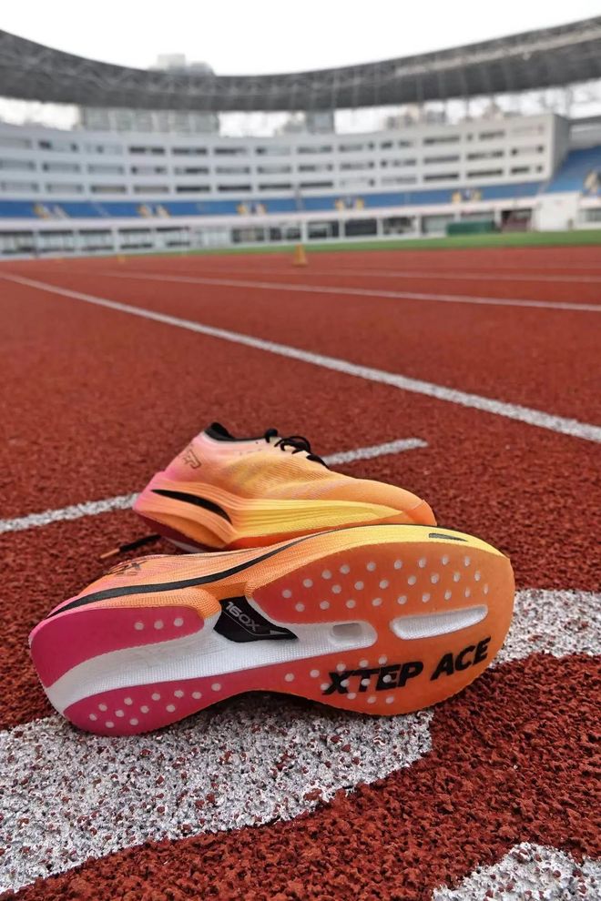 燃烧 GEAR ｜ 特步 160X 5.0 怎样让国人进一步竞速