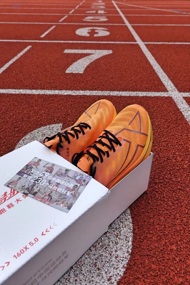 燃烧 GEAR ｜ 特步 160X 5.0 怎样让国人进一步竞速