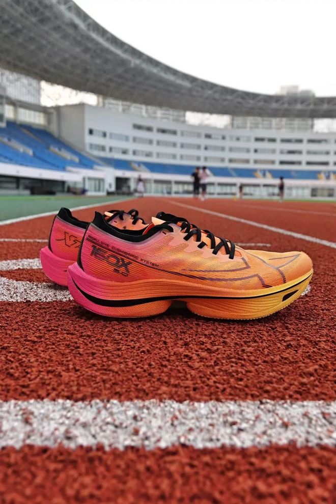 燃烧 GEAR ｜ 特步 160X 5.0 怎样让国人进一步竞速