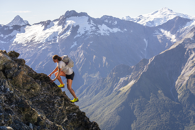 ARC'TERYX始祖鸟推出首个自主设计鞋履系列