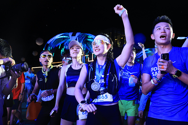 飞抵山巅 “野，就一步”！ 2024 HOKA飞跑嘉年华携近千名跑者解锁越野新体验