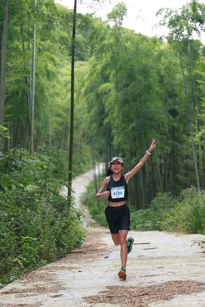 飞抵山巅 “野，就一步”！ 2024 HOKA飞跑嘉年华携近千名跑者解锁越野新体验