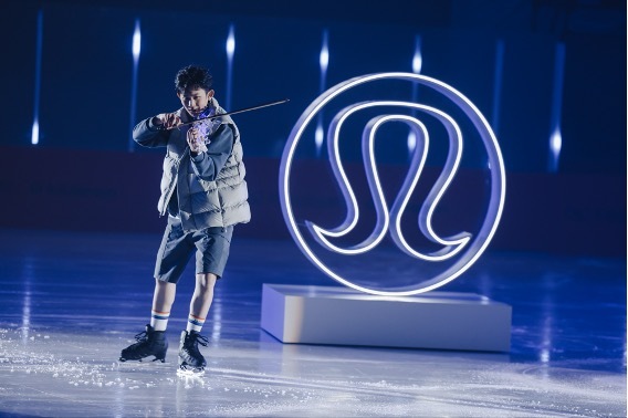 韩聪、任俊霏、邢珈宁等花滑运动员献舞“Wunder Puff动态剧场”