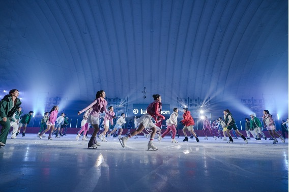 韩聪、任俊霏、邢珈宁等花滑运动员献舞“Wunder Puff动态剧场”