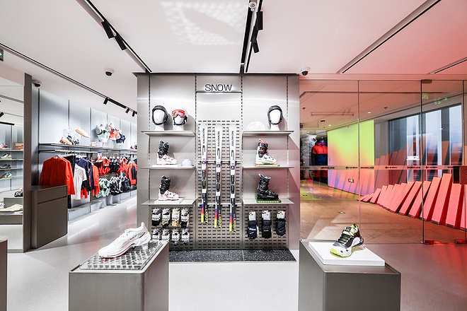 SALOMON萨洛蒙上海新天地旗舰店盛大启幕，引领品牌新纪元