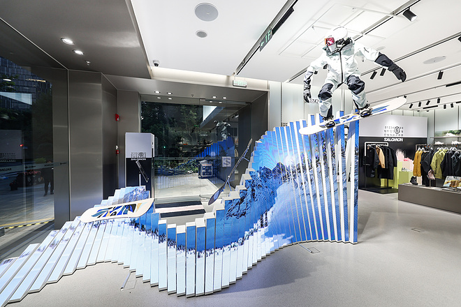 SALOMON萨洛蒙上海新天地旗舰店盛大启幕，引领品牌新纪元