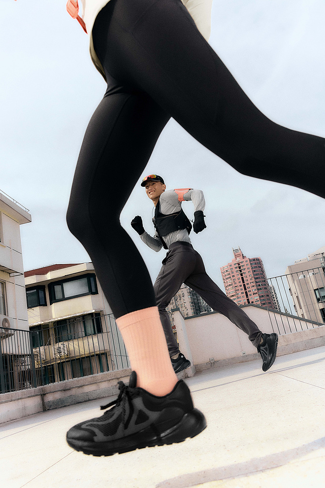 穿上冷天畅跑装备，与lululemon一起动不“冻”就跑