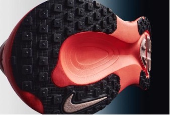 耐克迈柔 Vomero 18 引领超强缓震，重塑耐克路跑鞋阵容
