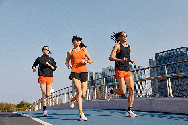 活力蓄能，春日开跑 New Balance发布全新FuelCell Hot Mango Collection活力蓄能系列跑鞋