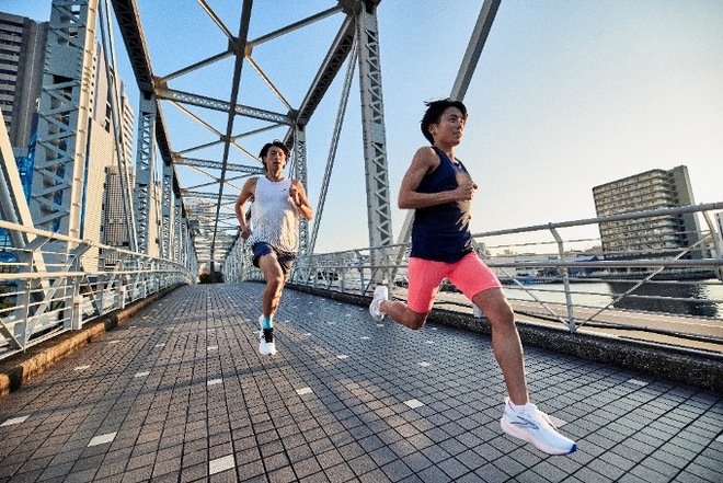 『新甘油，再劲化』 BROOKS发布全新Glycerin甘油22，软弹强劲来袭，颠覆缓震体验