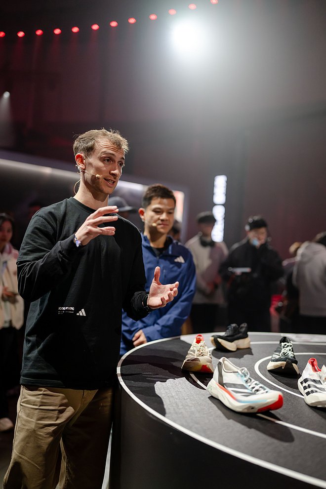 从“零”制胜，竞速超越 ——ADIZERO 0系列科技发布会