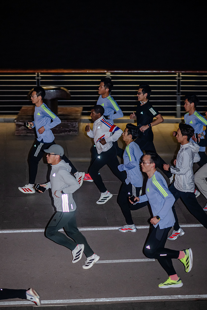 从“零”制胜，竞速超越 ——ADIZERO 0系列科技发布会