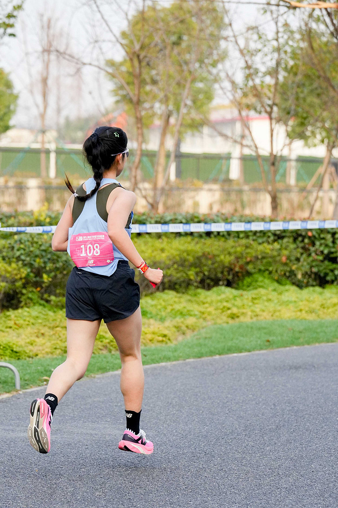 妳的主场，到妳上场 New Balance助力2025上海女子半程马拉松赛精彩完赛