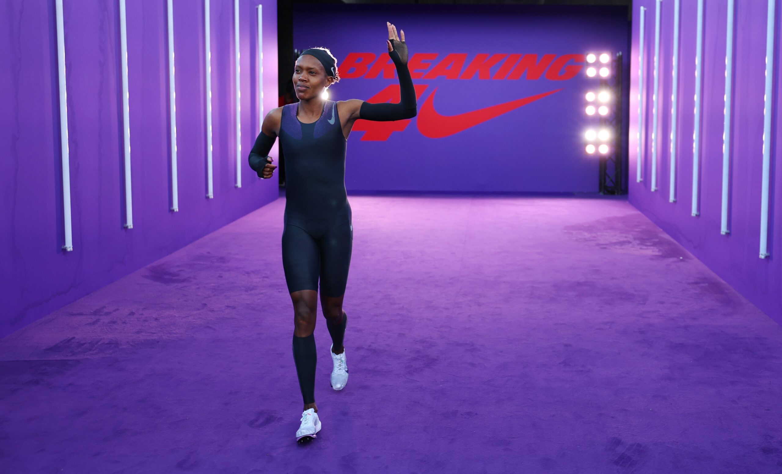 菲斯·基普耶贡再书传奇，一英里创个人记录新高