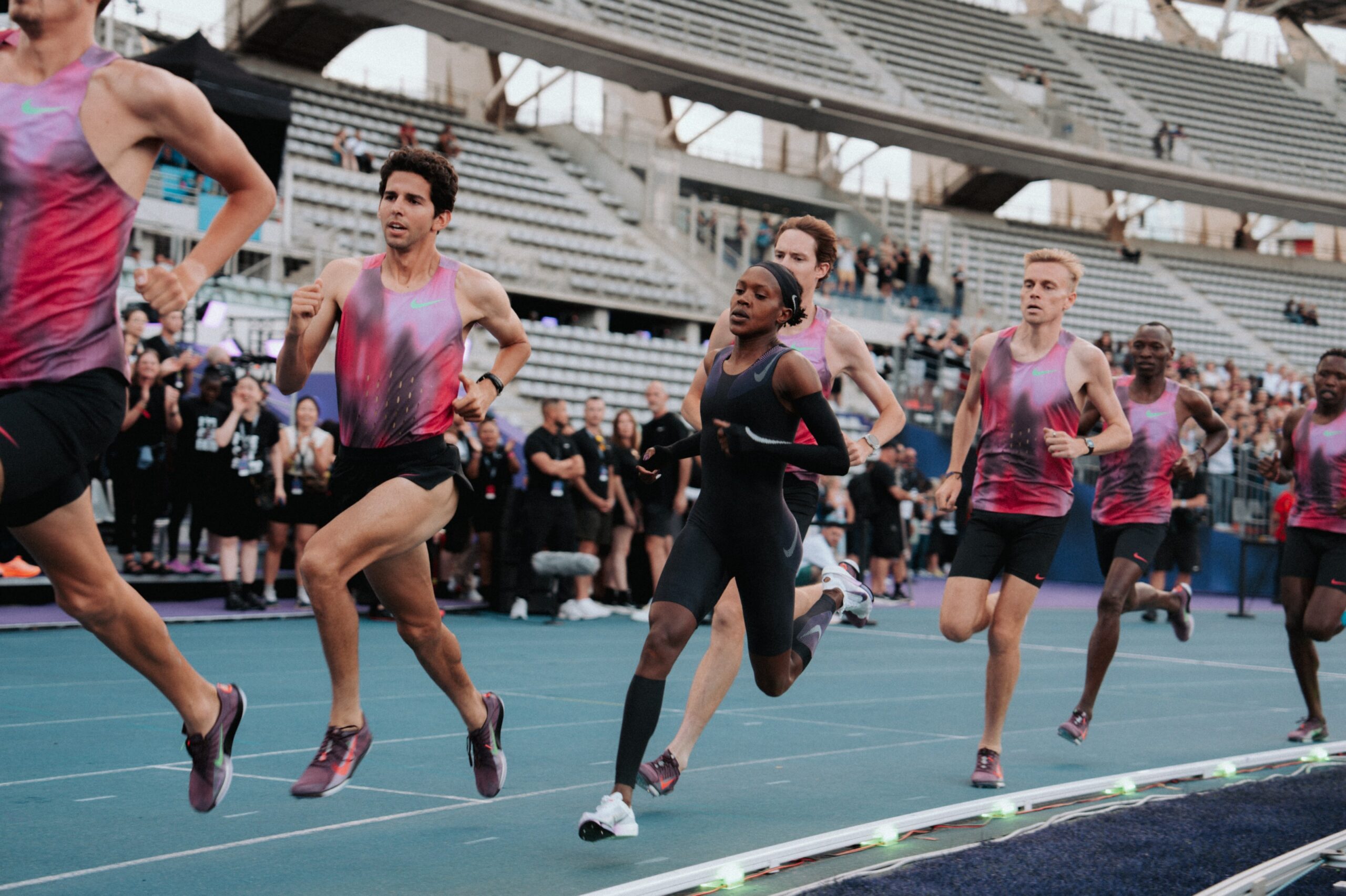 菲斯·基普耶贡再书传奇，一英里创个人记录新高
