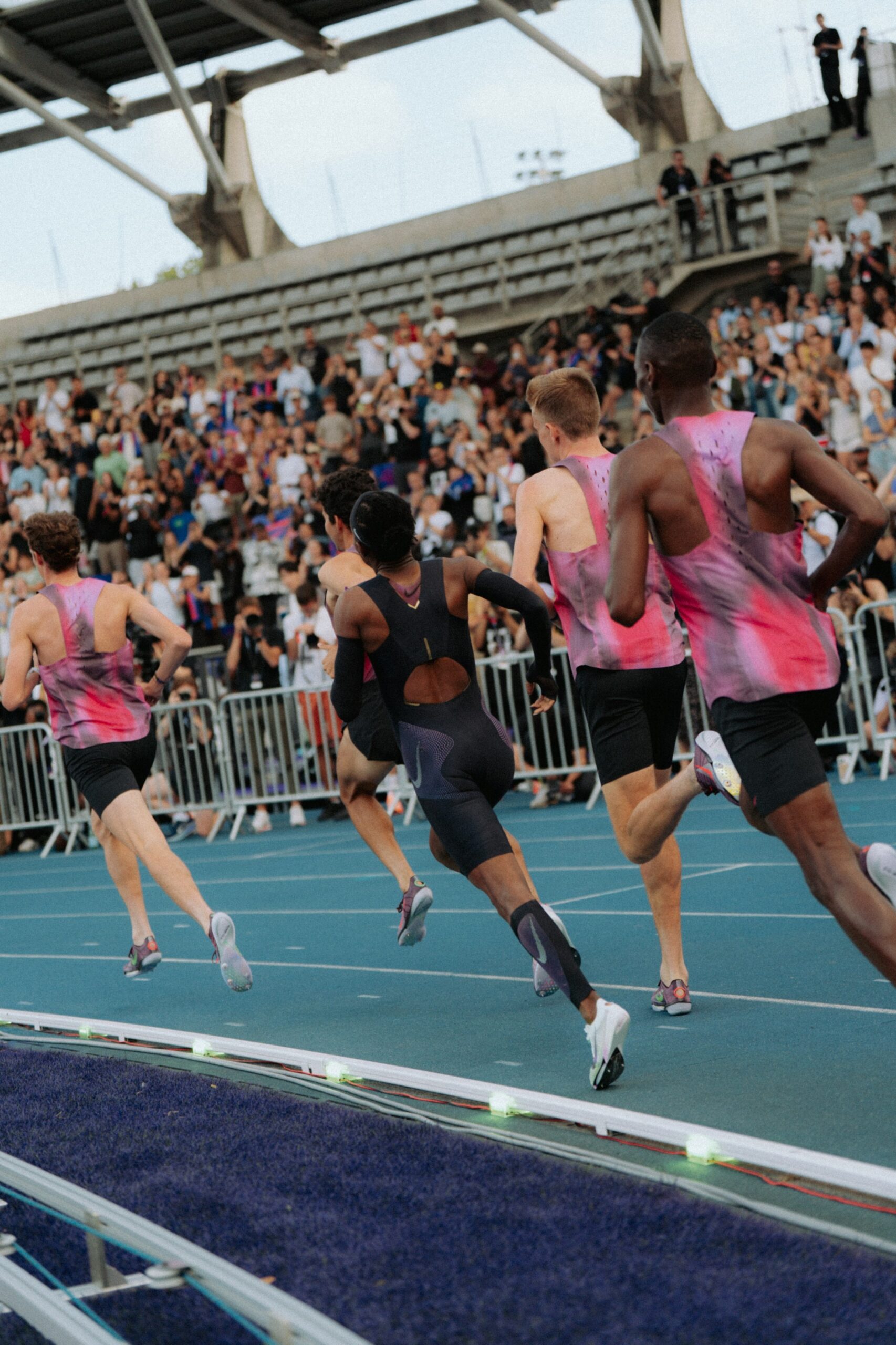 菲斯·基普耶贡再书传奇，一英里创个人记录新高