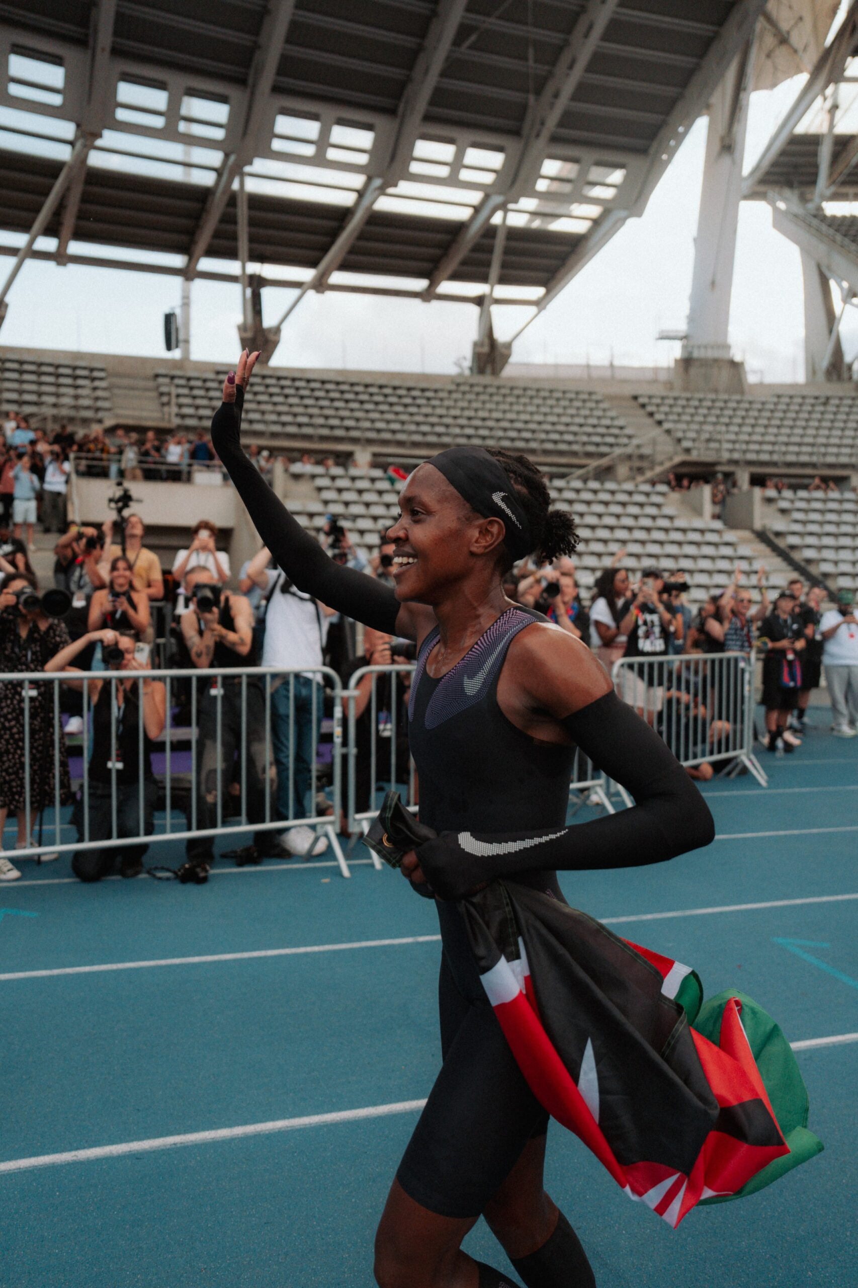 菲斯·基普耶贡再书传奇，一英里创个人记录新高