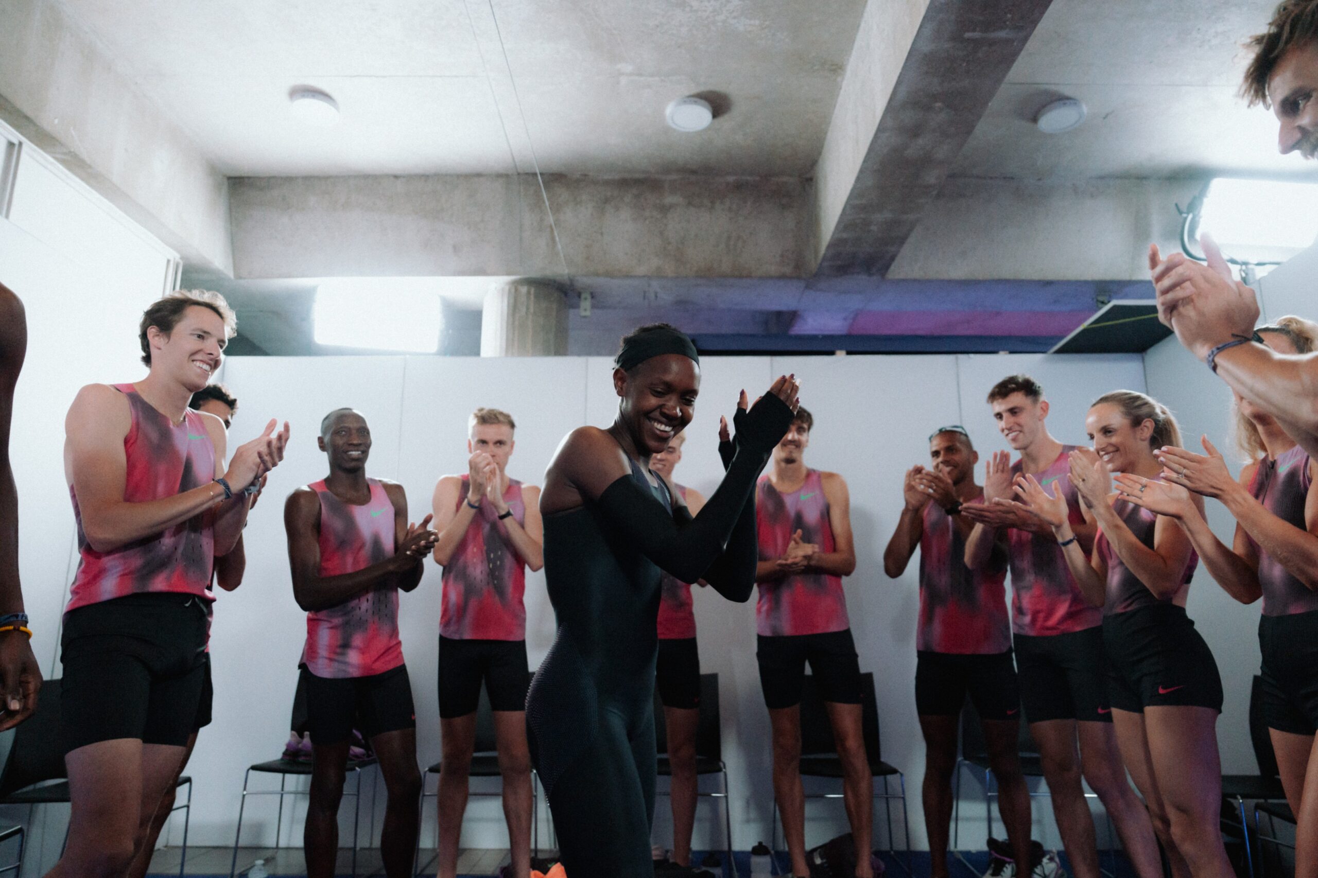 菲斯·基普耶贡再书传奇，一英里创个人记录新高