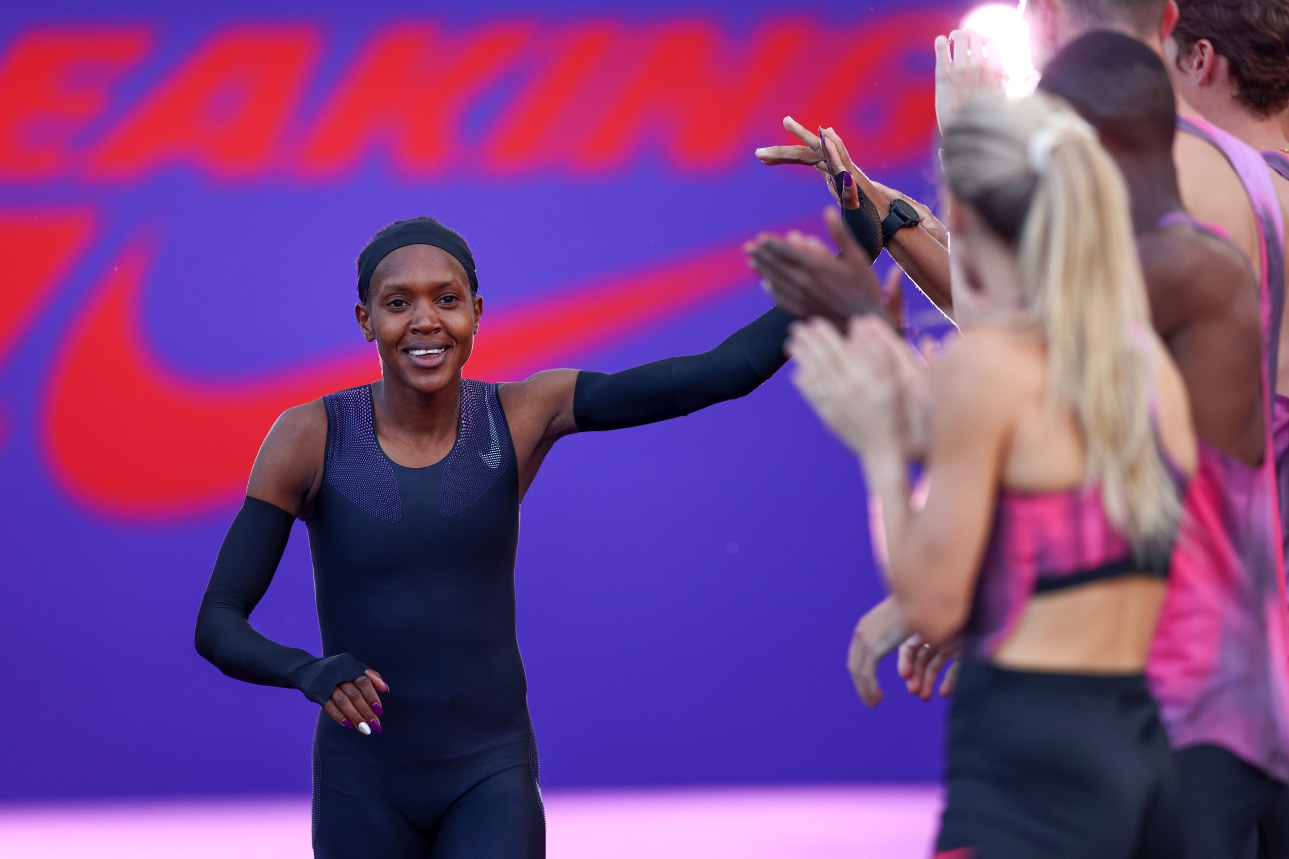 菲斯·基普耶贡再书传奇，一英里创个人记录新高